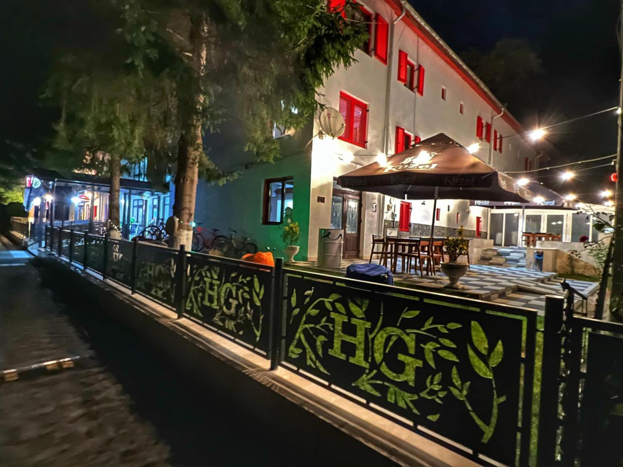 Hotel Galma Moroeni Exterior photo