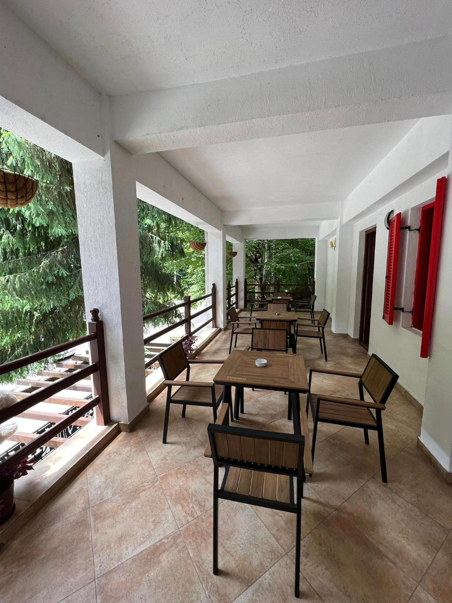 Hotel Galma Moroeni Exterior photo